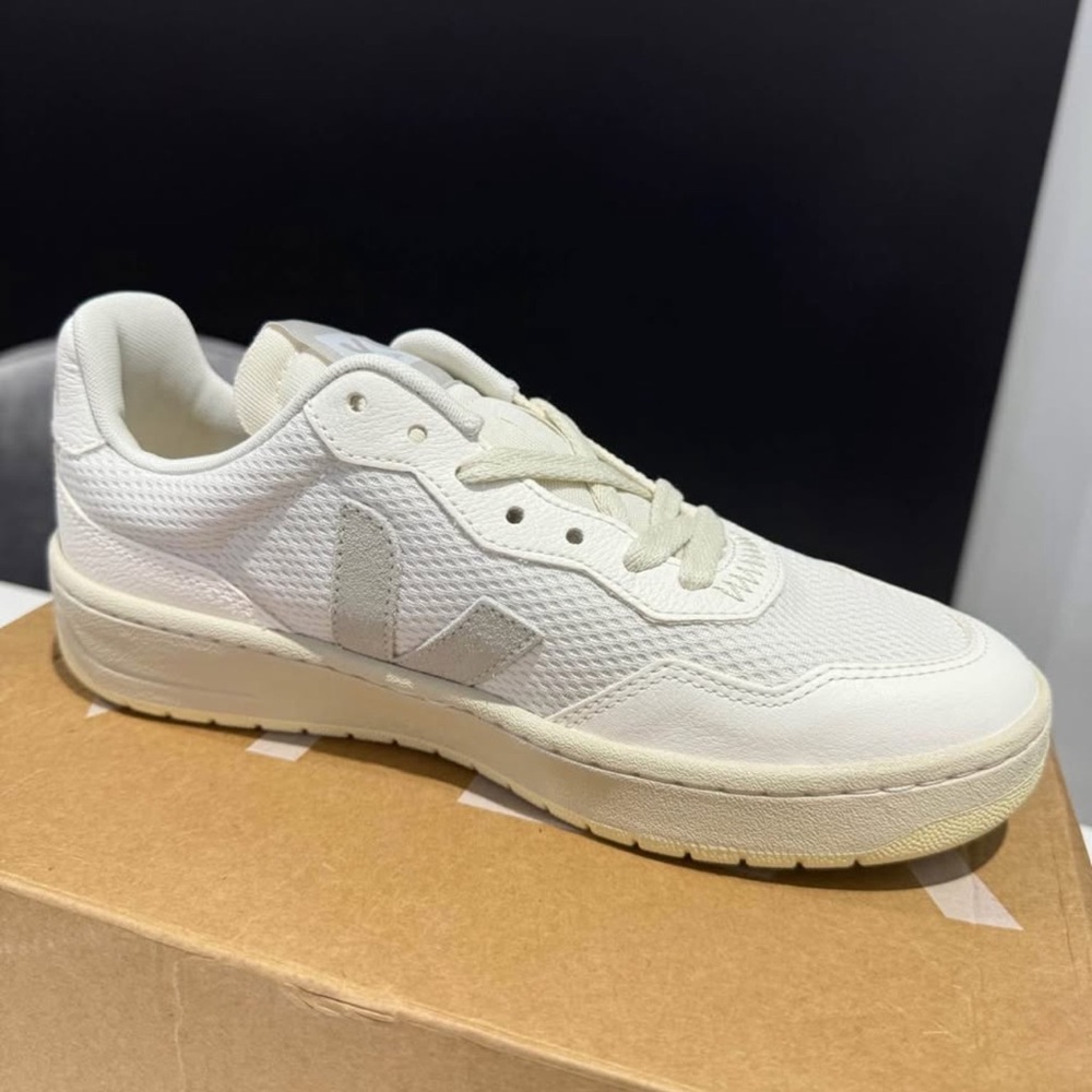 never worn veja shoes